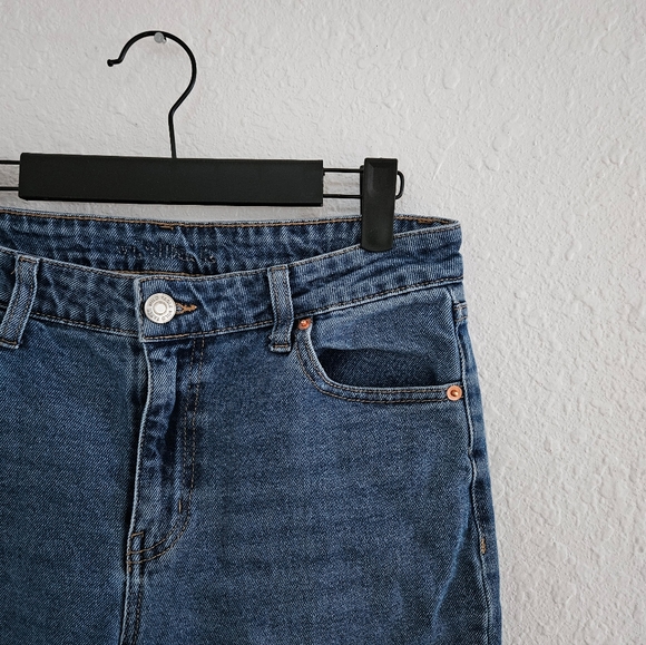 Embroidered Size 8 Straight leg Wild Fable Jeans. Like new! - Picture 8 of 9